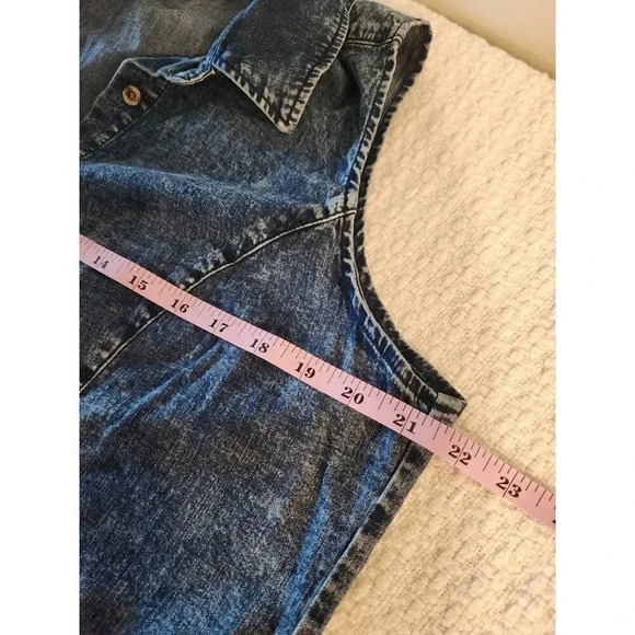 LOGO by Lori Goldstein Sleeveless Acid Wash Denim Button Up Asymmetric Dress - Picture 6 of 9